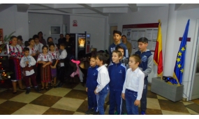 COLINDATORI LA PRIMARIA COMUNEI HEMEIUS 2017